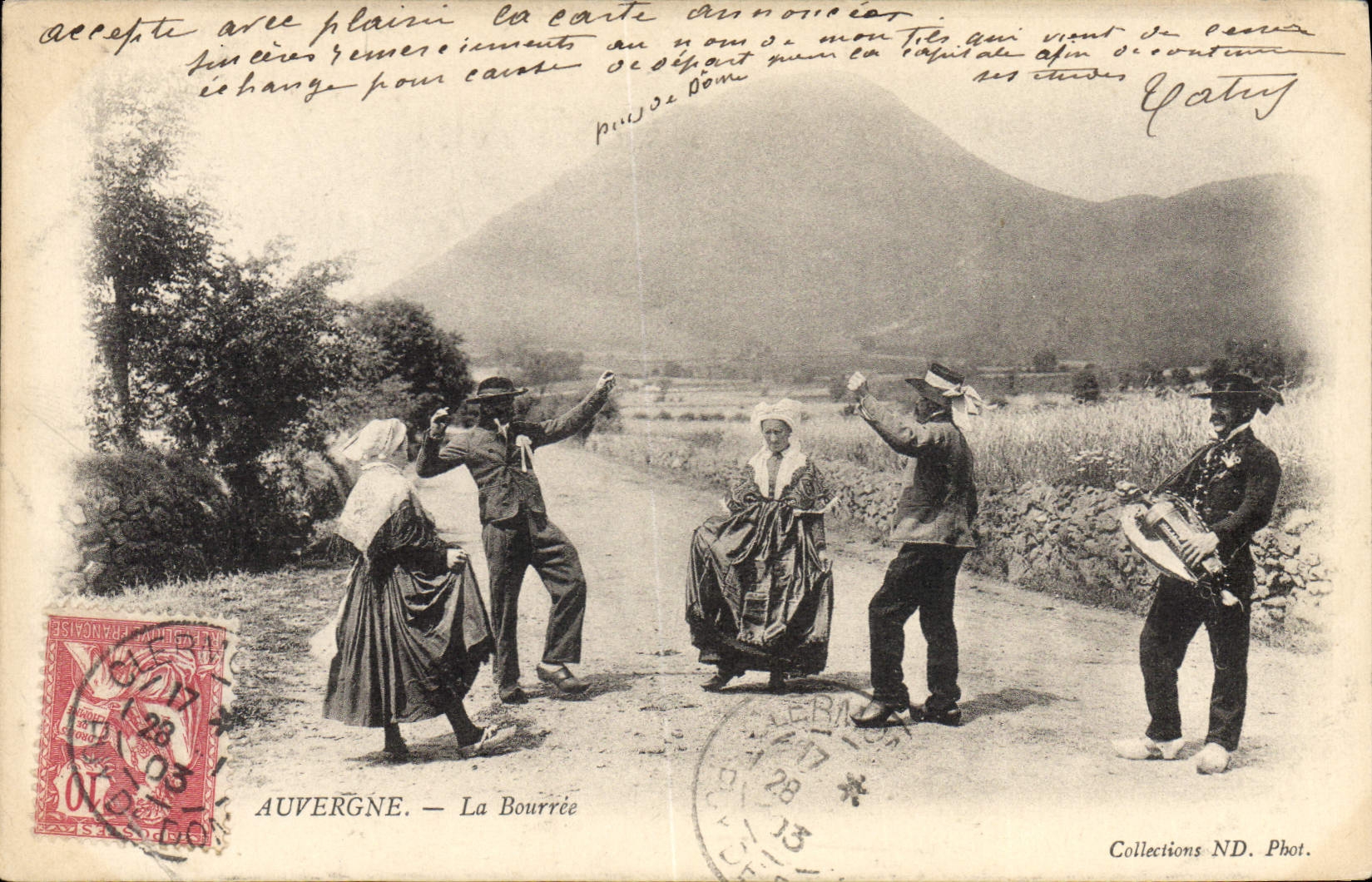 CPA Folklore Auvergne La Bourree