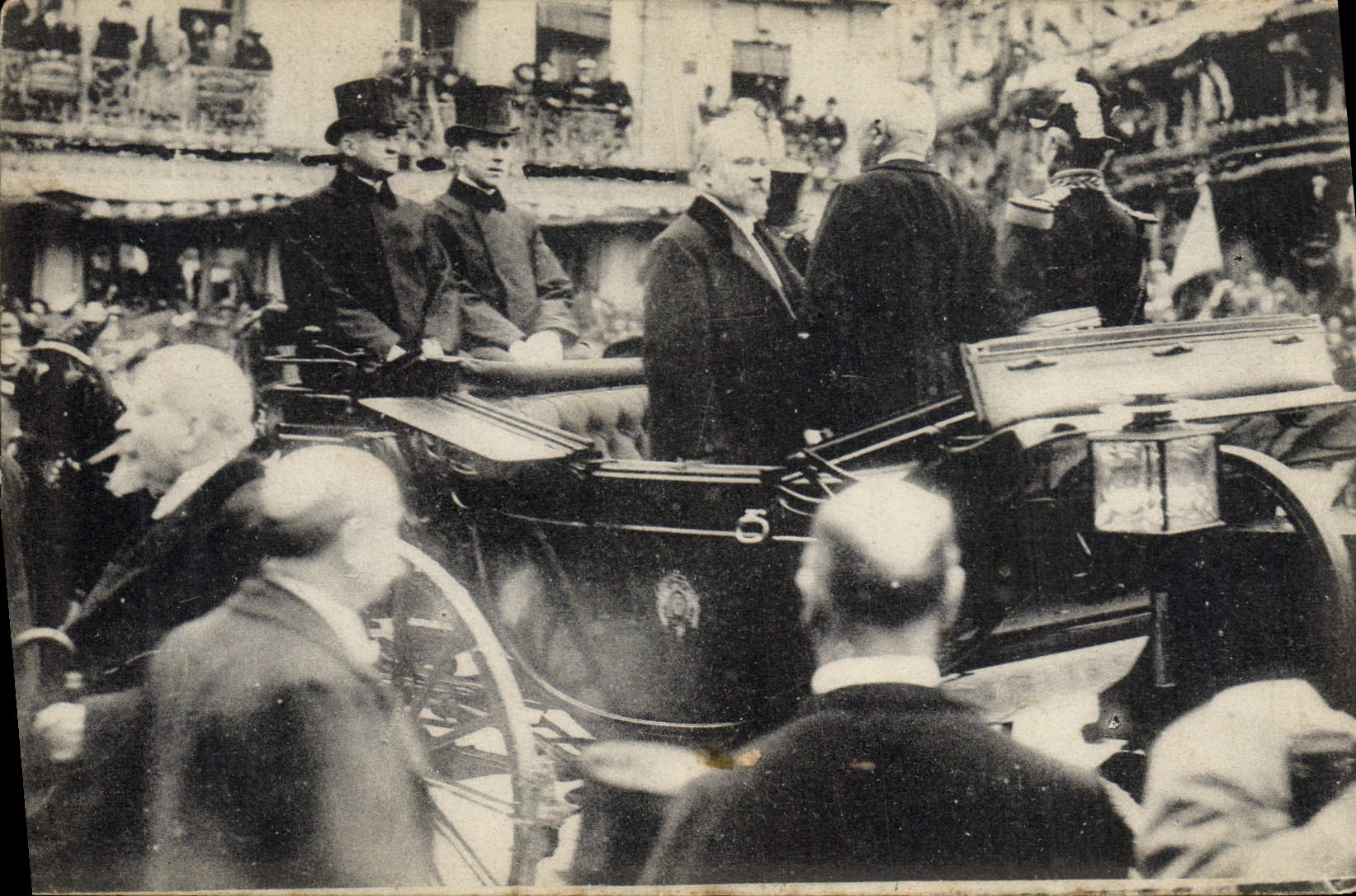 Cérémonie publique — homme en costume — éditeur CPAPHIL