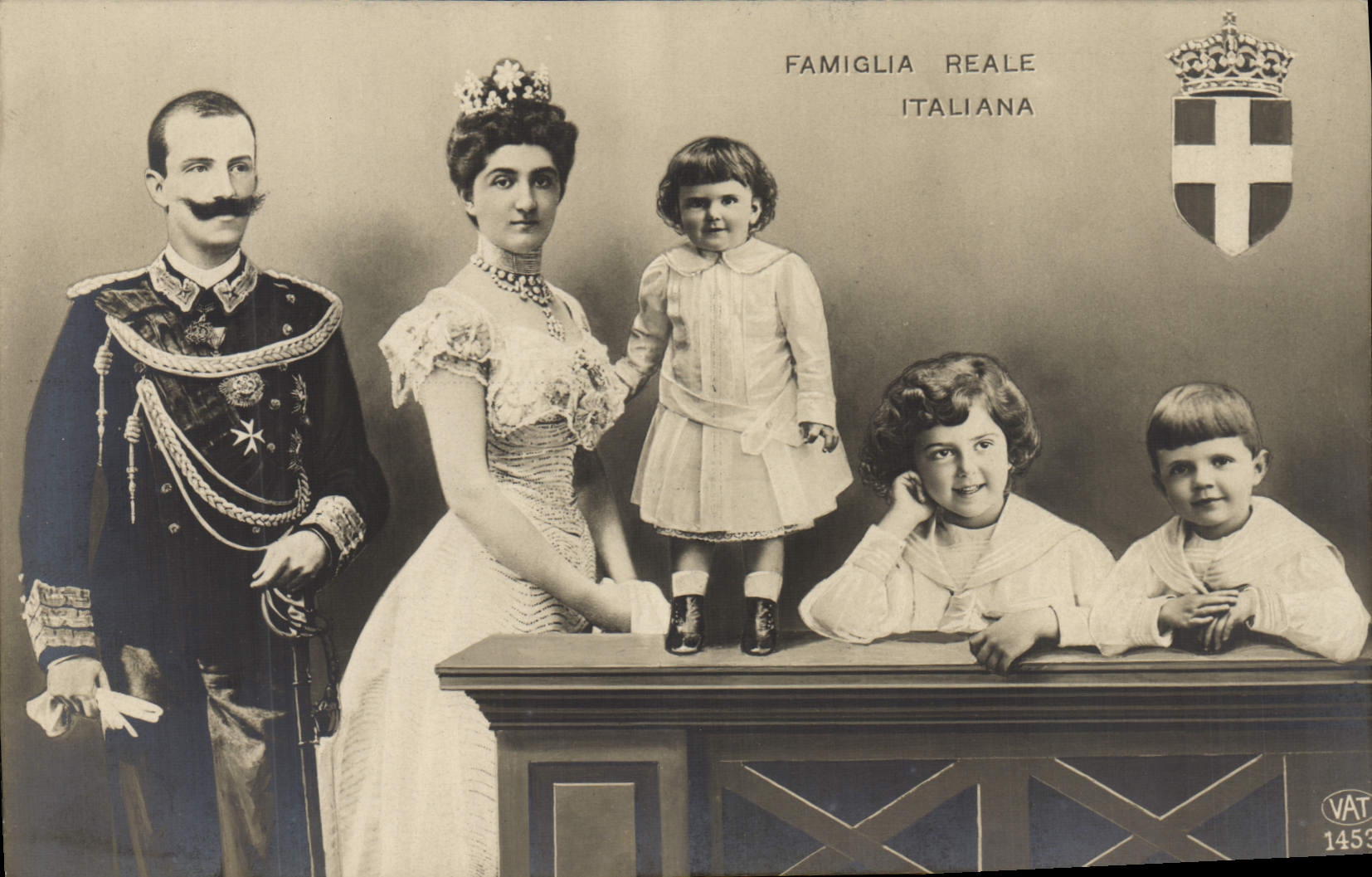 Famiglia Reale Italiana — portrait officiel de la famille royale italienne — éditeur VAT, n° 1453