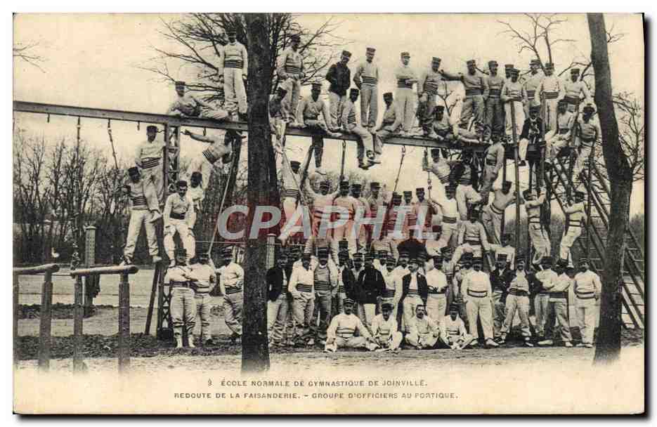 École Normale de Gymnastique de Joinville — Redoute de la Faisanderie — Groupe d'officiers au portique