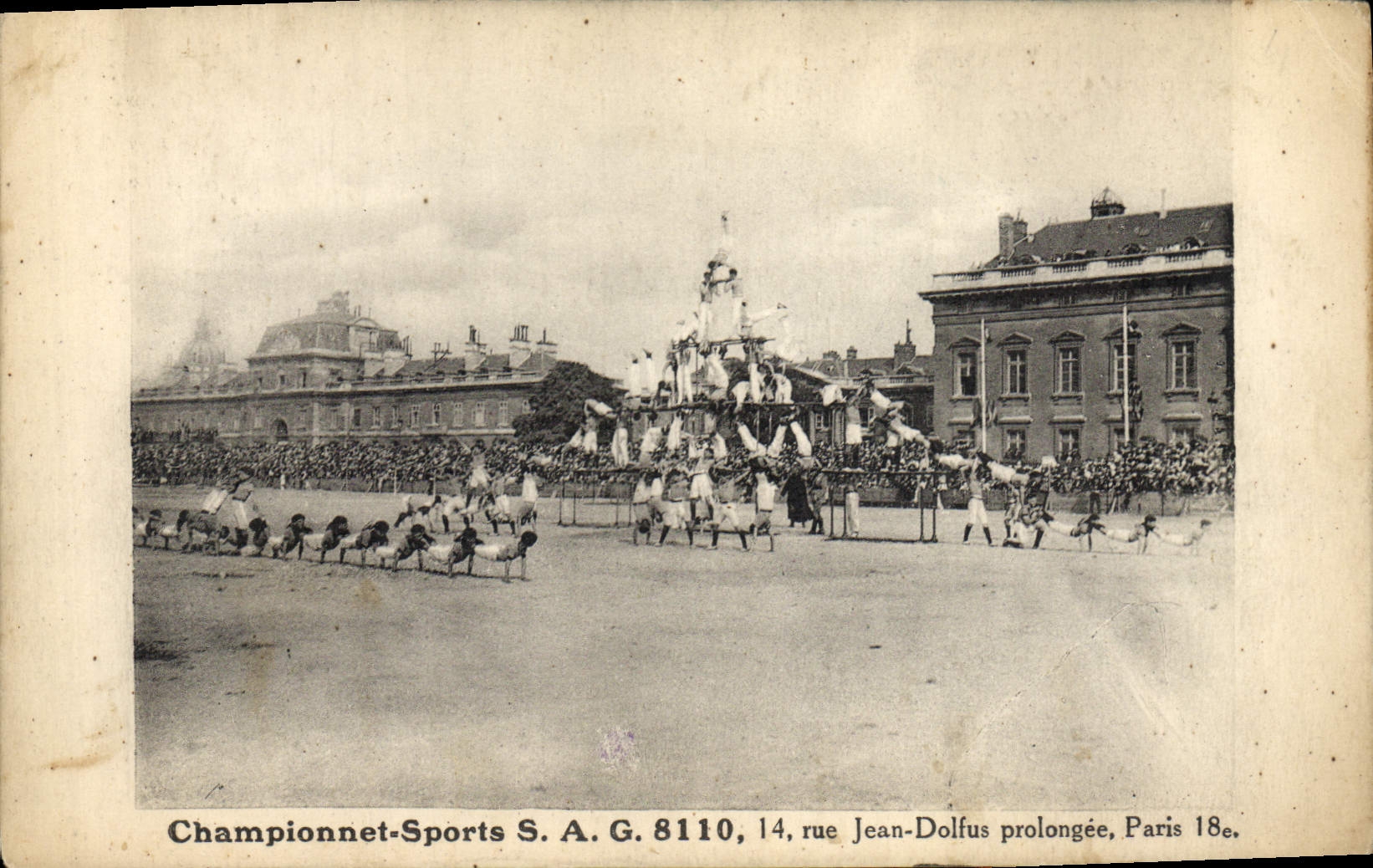 Championnet-Sports S.A.G. 8110 — spectacle de tirage de chariots à Paris 18e