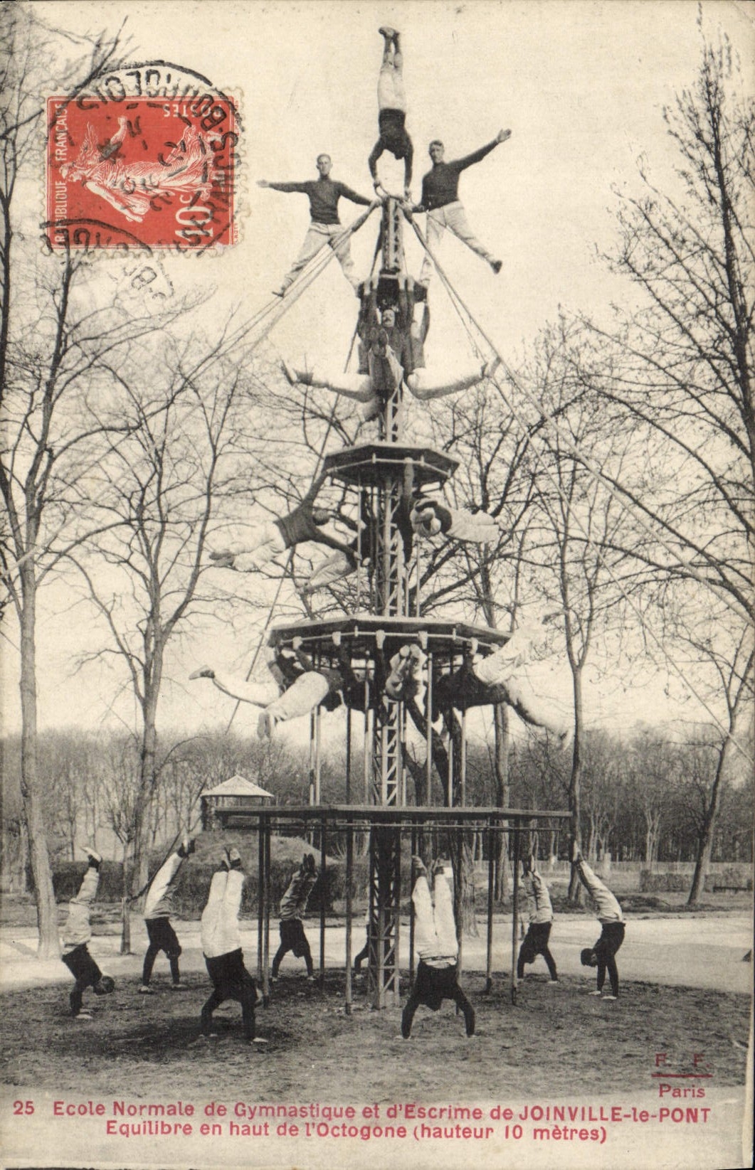 École Normale de Gymnastique et d'Escrime de JOINVILLE-le-PONT — Equilibre en haut de l'Octogone (hauteur 10 mètres) — F. E. Paris