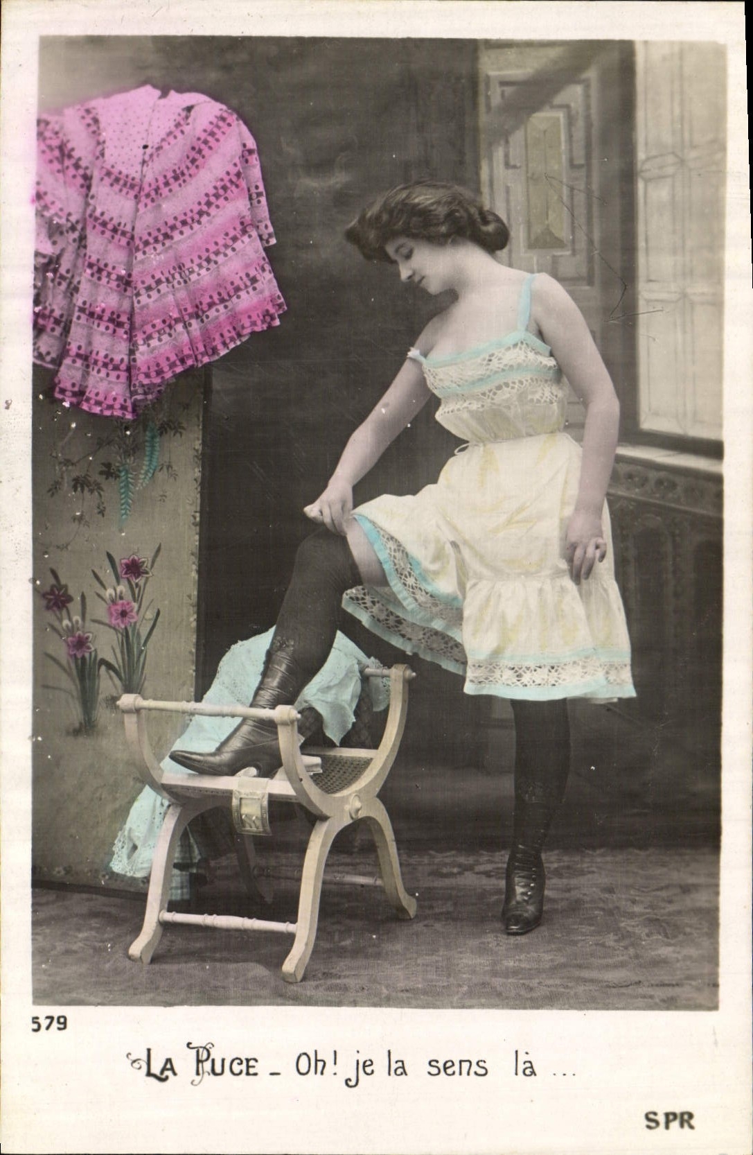 CPA Fantaisie Femme la puce