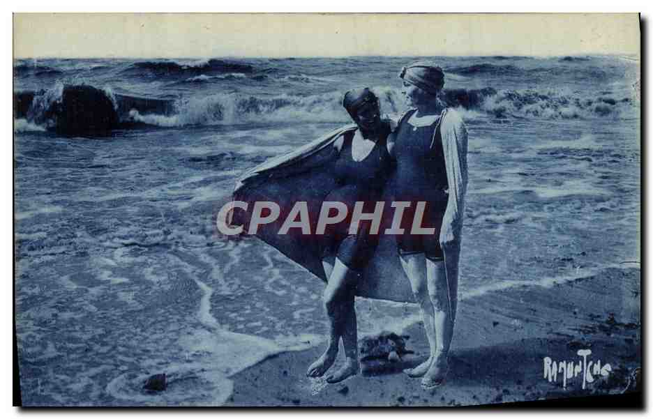 CPA Fantaisie Maillot de bain Femmes Sur la cote charentaise 