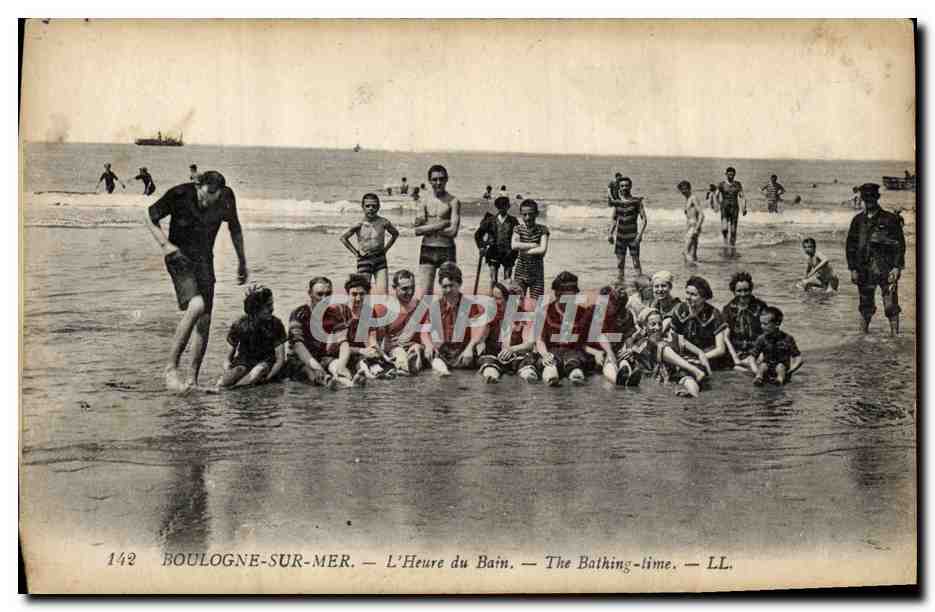 CPA Fantaisie Maillot de bain Femmes Boulogne sur Mer L'heure du bain
