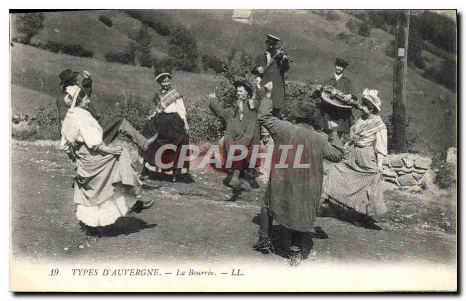 CPA Folklore Types d'Auvergne La bourree