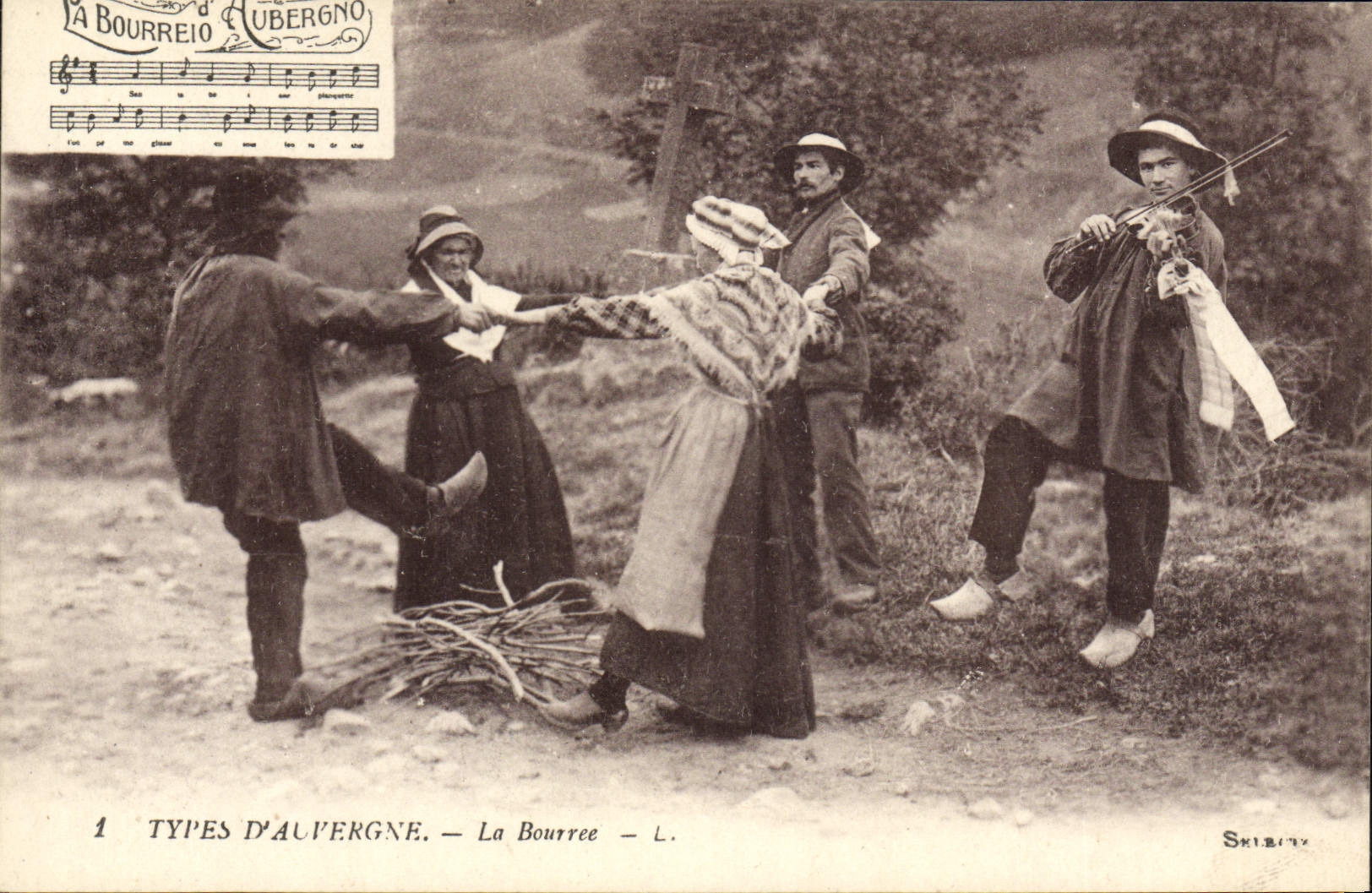 CPA Folklore Types d'Auvergne La bourree