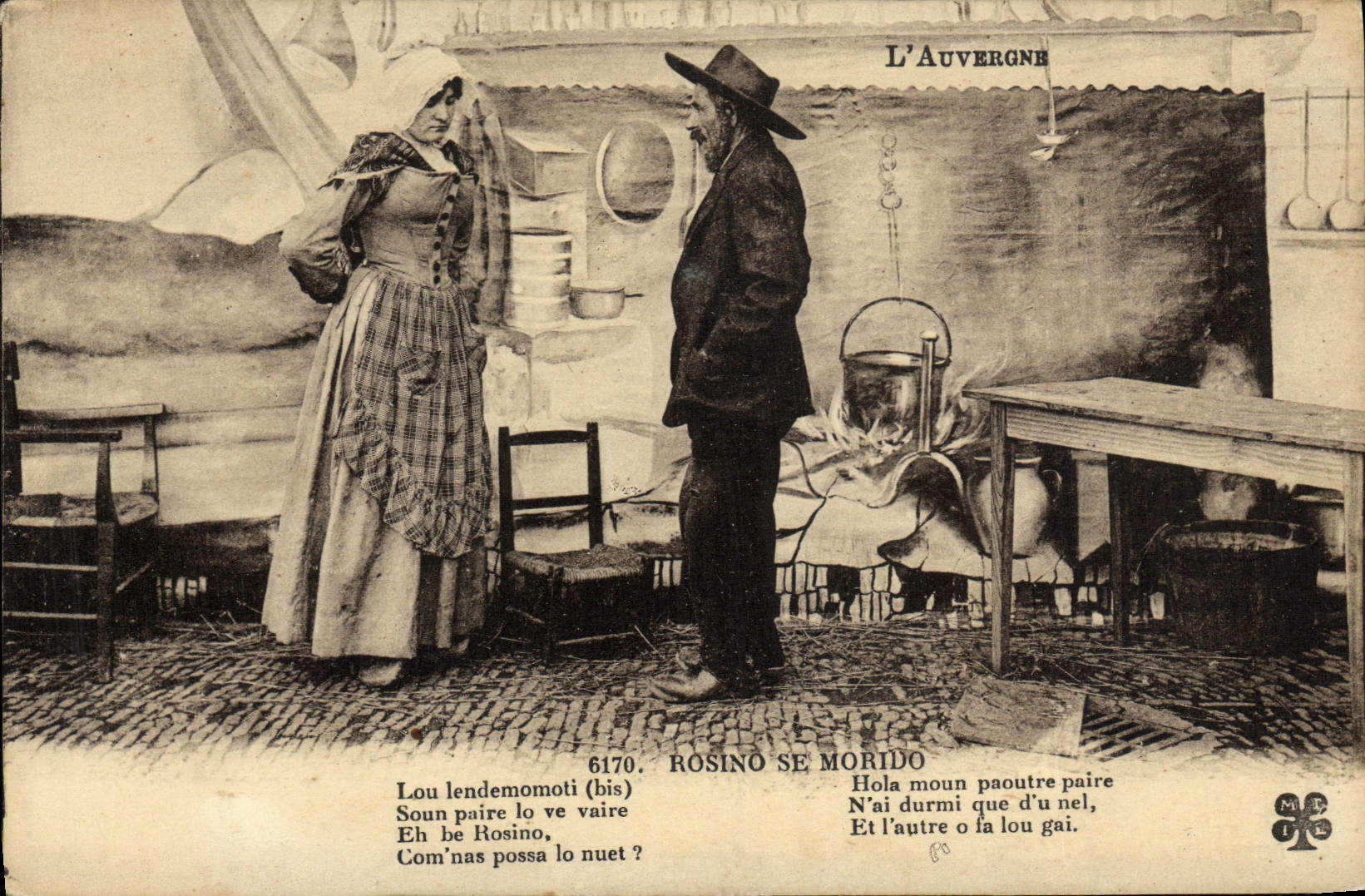 CPA Folklore Types d'Auvergne Rosino Se Morido 
