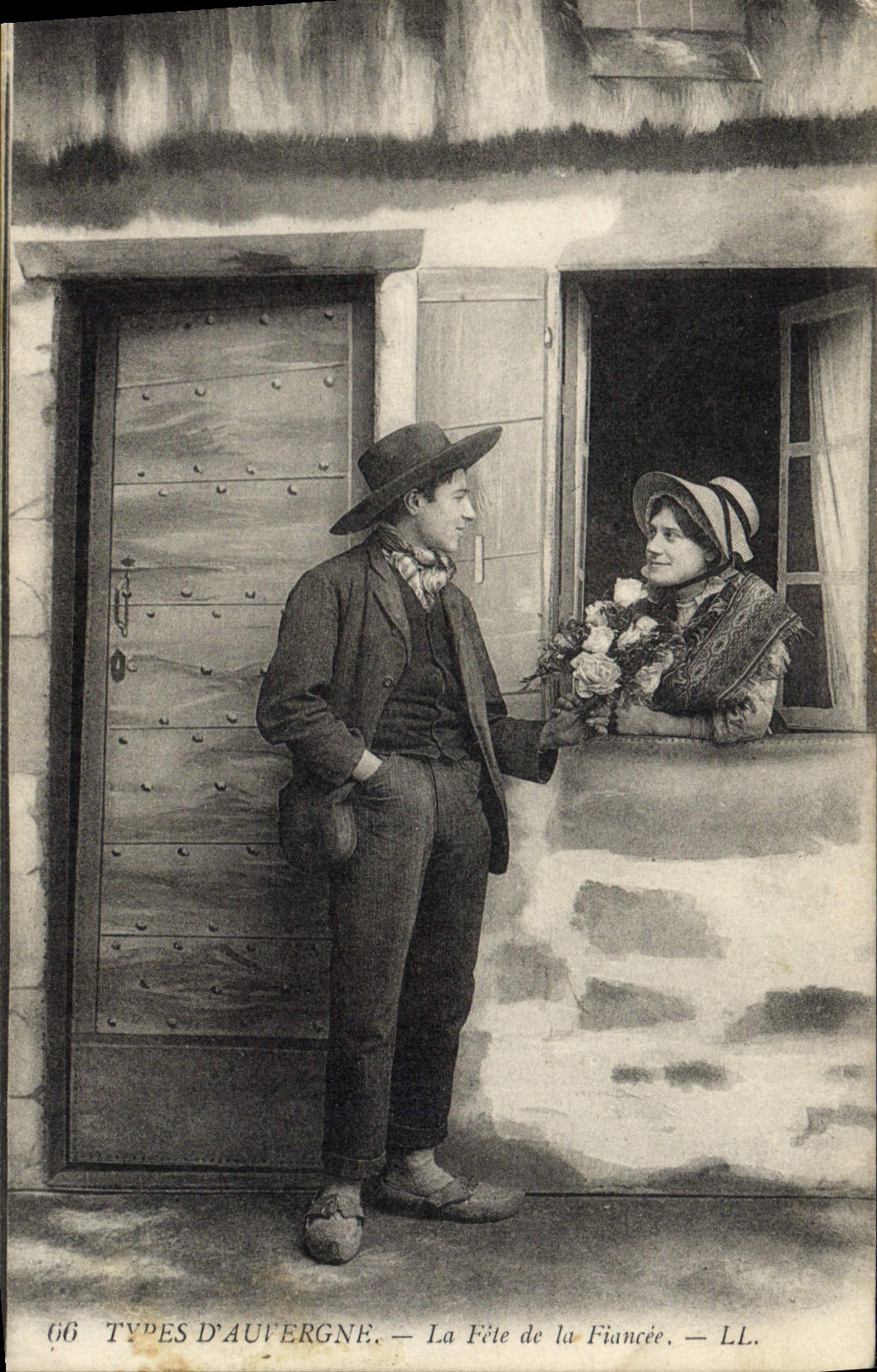 CPA Folklore Types d'Auvergne La fete de la fiancee