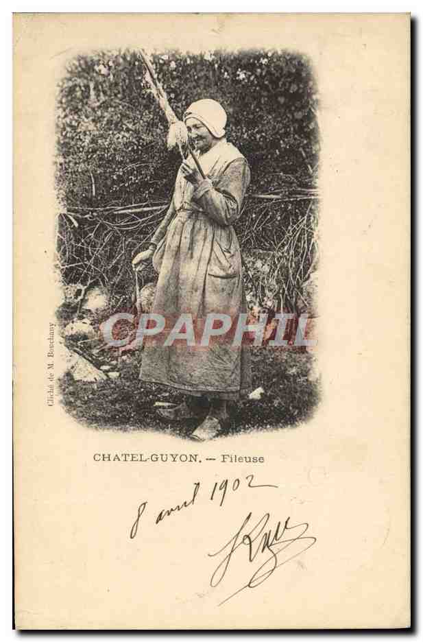 CPA Folklore Chatel-Guyon Fileuse 