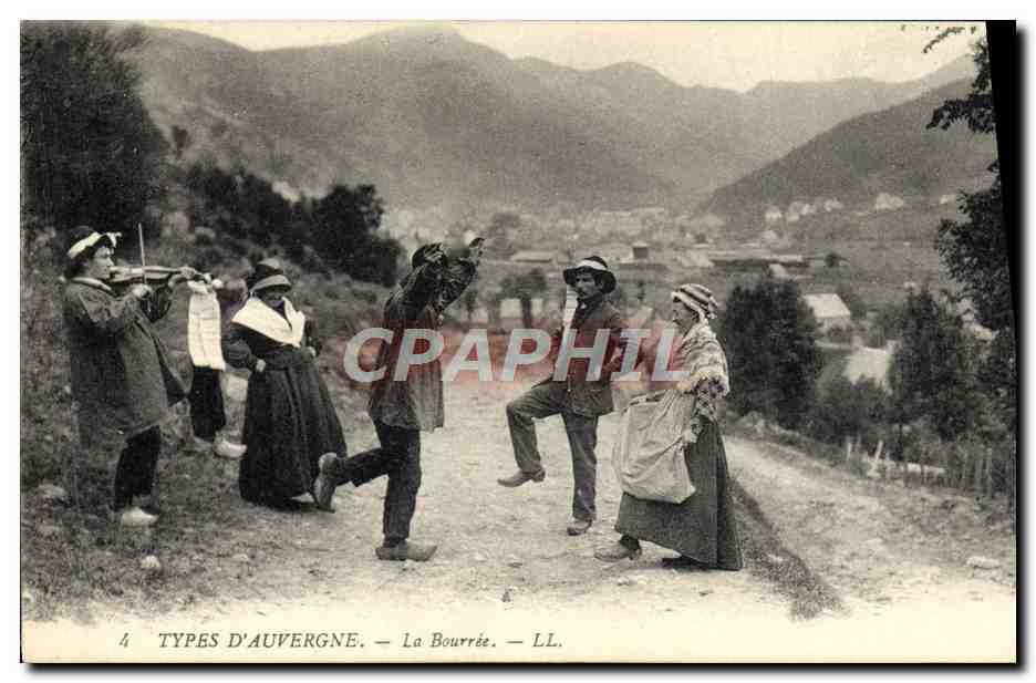 CPA Folklore Types d'Auvergne La bourree 