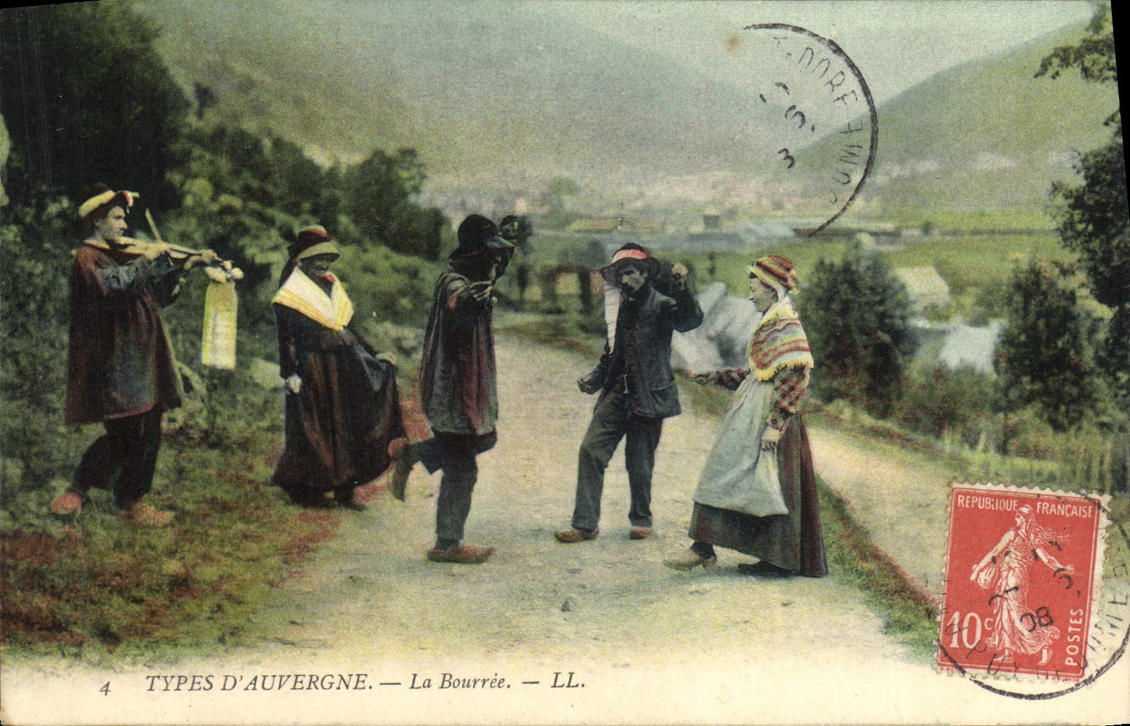CPA Folklore Types d'Auvergne La bourree 