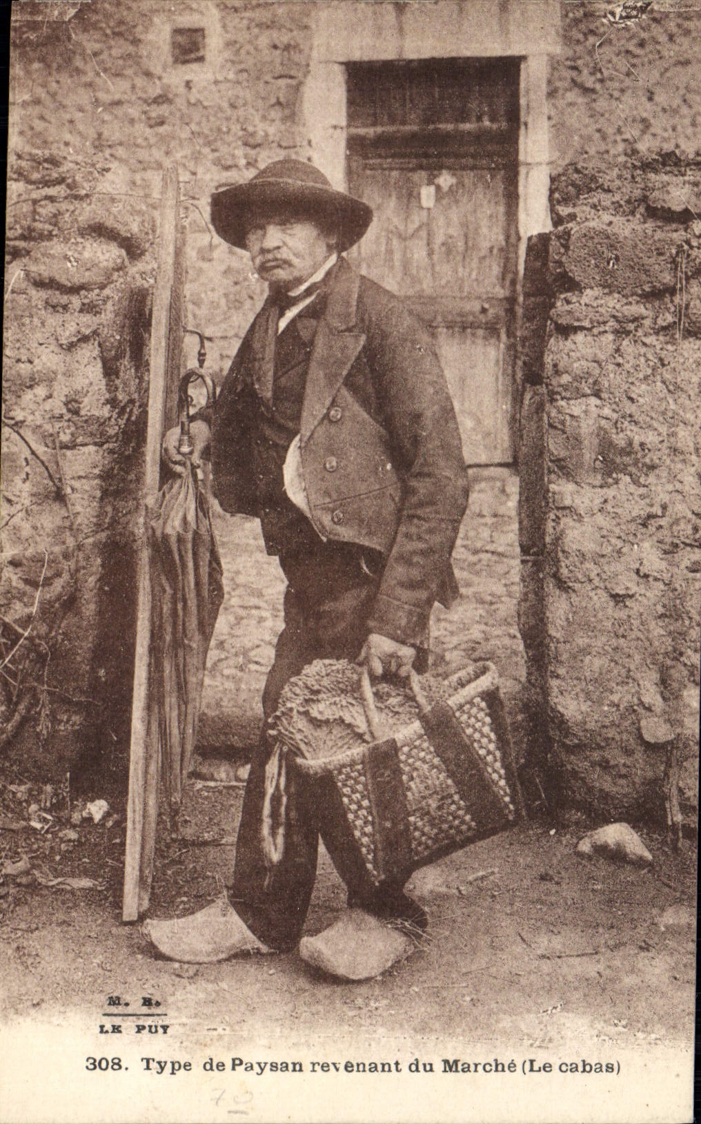 CPA Folklore Type de paysan revenant du marche Le cabas