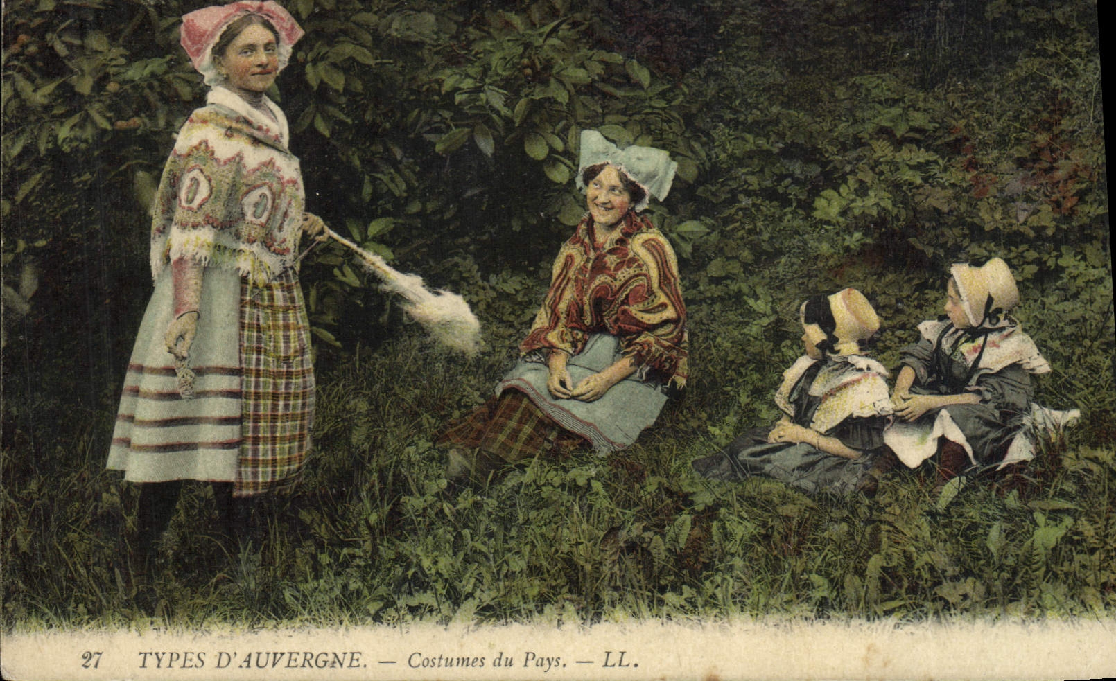 Auvergne — Costumes du Pays — LL. n°27