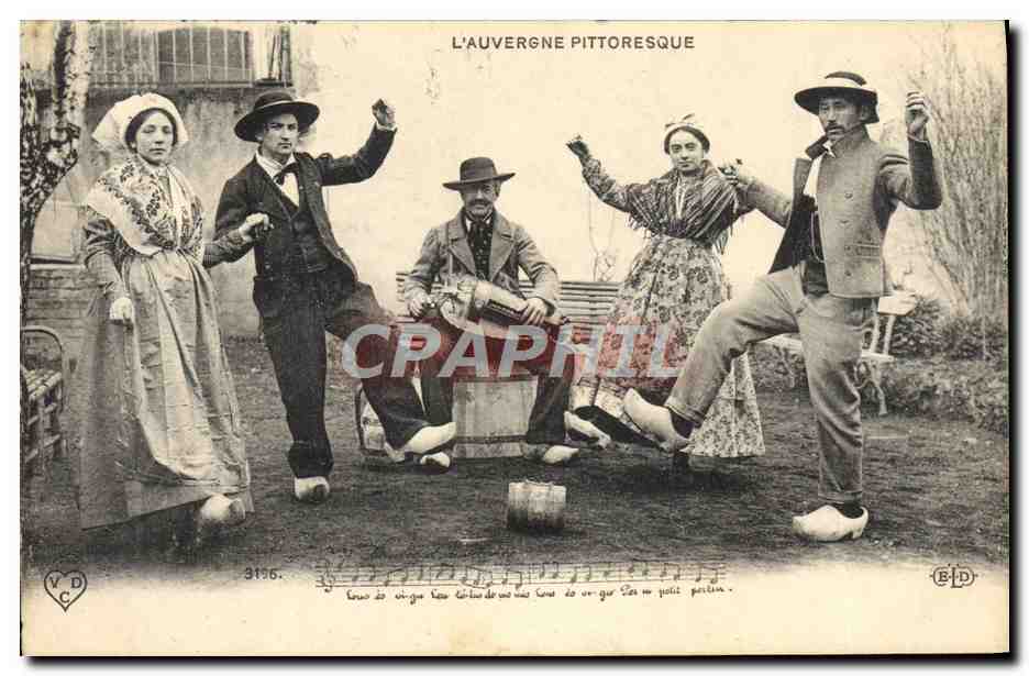 CPA Folklore L'Auvergne La bourree 