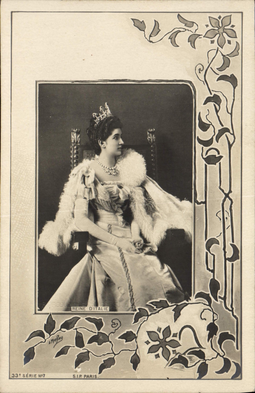 Reine d'Italie — portrait en costume royal — S.I.P. Paris, 33e série n°7