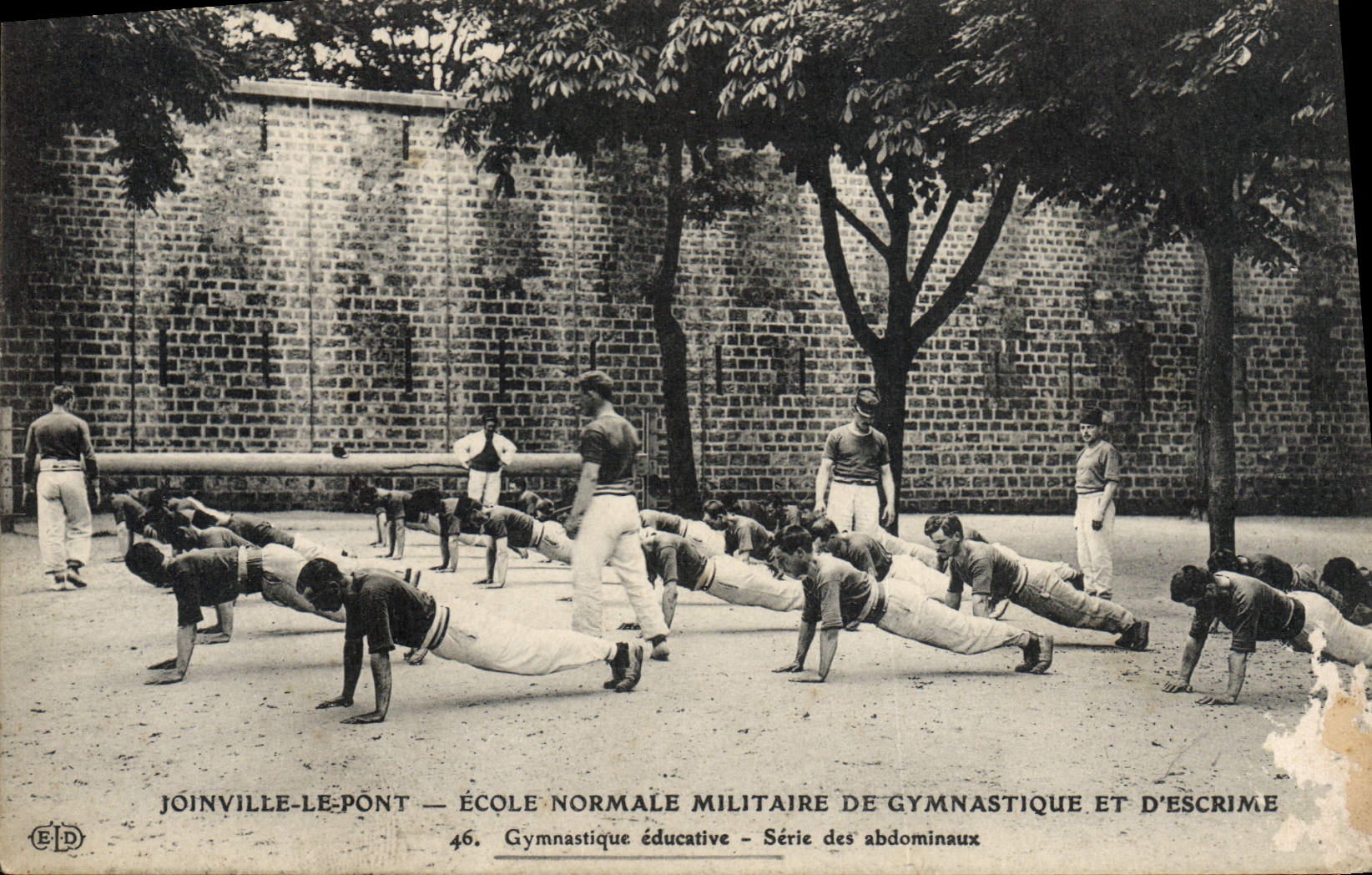 Joinville-le-Pont — École normale militaire de gymnastique et d'escrime — Série des abdominaux