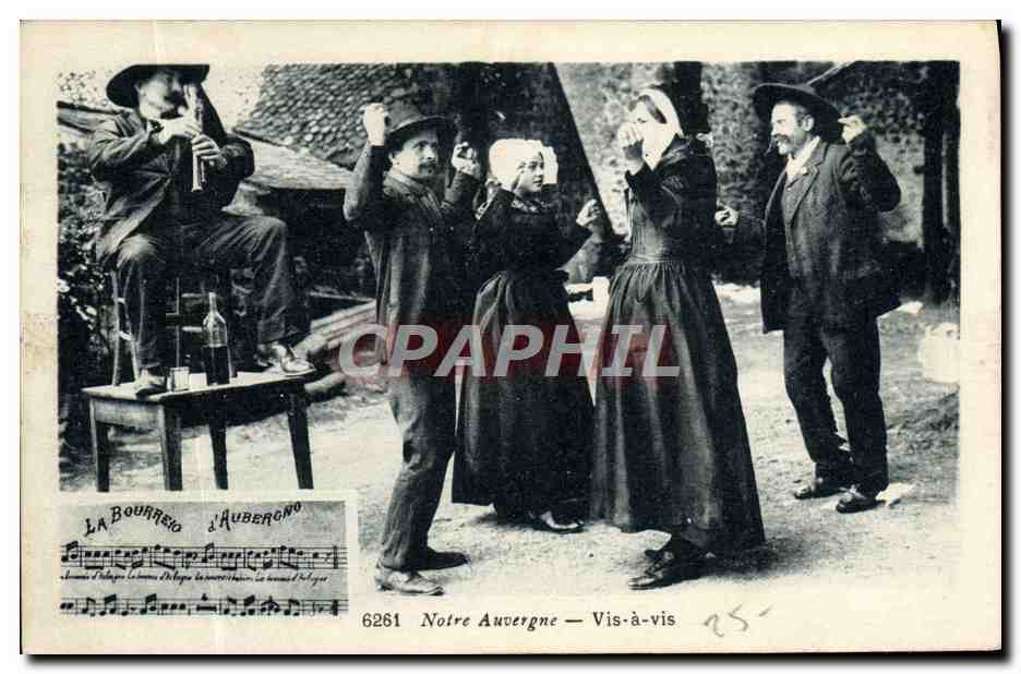 CPA Folklore Auvergne la bourree