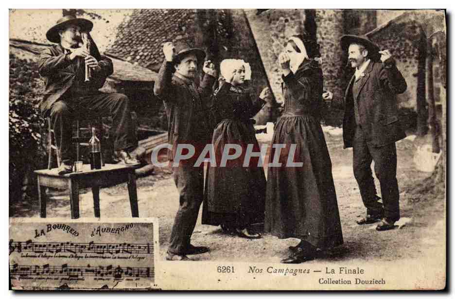 CPA Folklore Auvergne La finale 