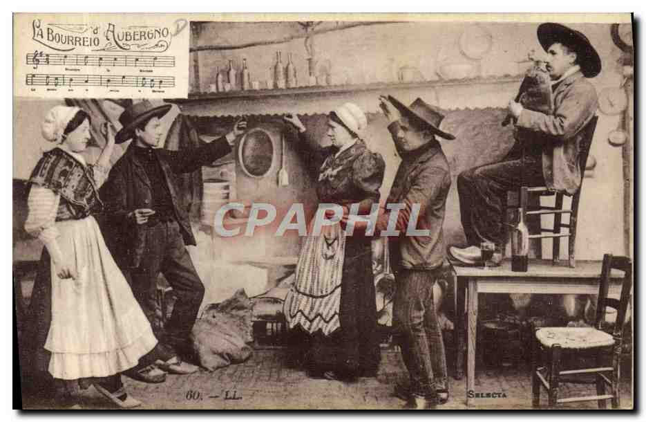 CPA Folklore Auvergne La bourree