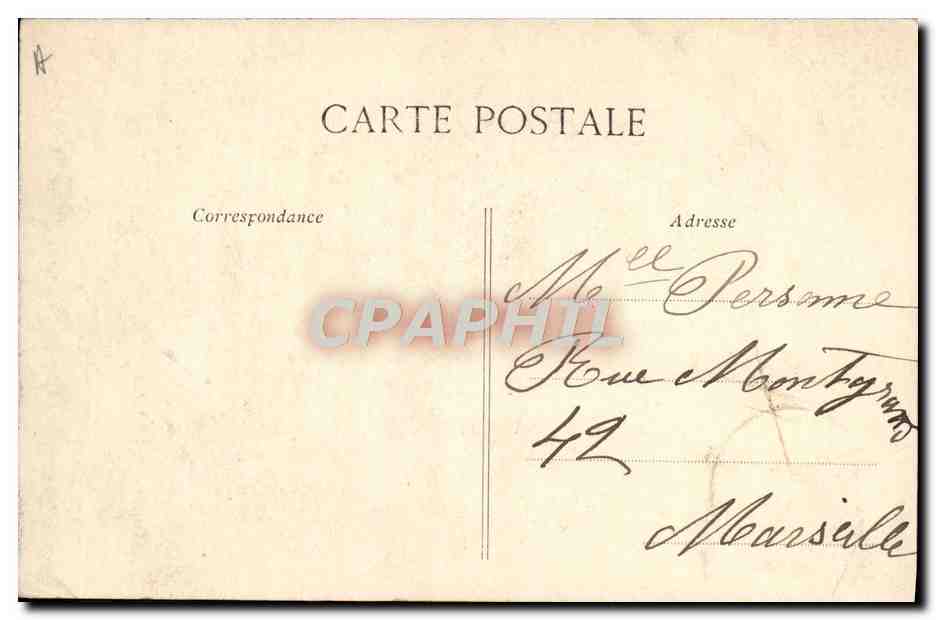 CPA Folklore Auvergne Une gentille Auvergnate — Verso