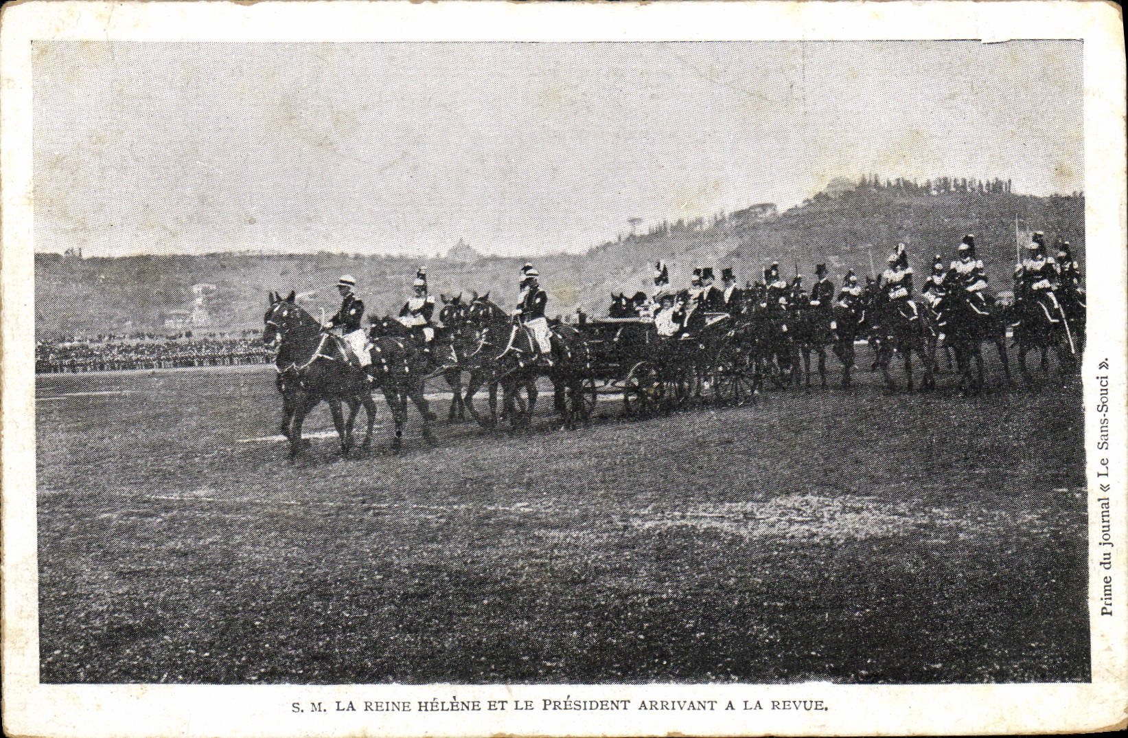 S.M. La Reine Hélène et le Président arrivant à la revue — Prime du Journal « Le Sans-Souci »