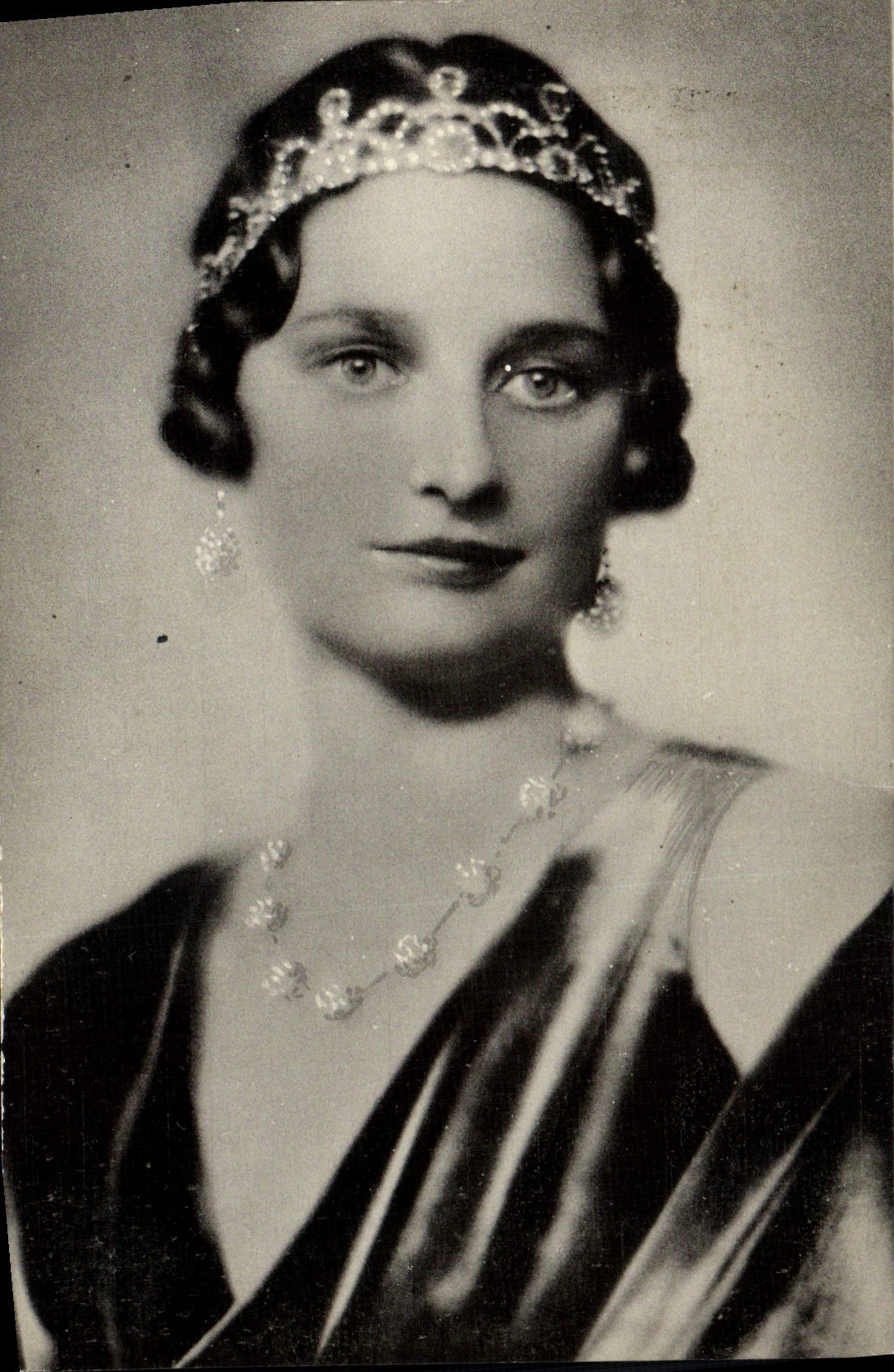 Portrait d'une dame — époque 1920-1930 — CPAPHIL n° III
