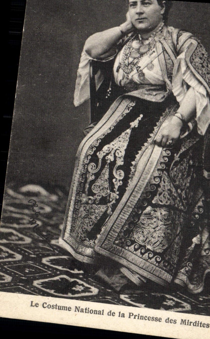 Costume National de la Princesse des Mirdites — Paris, édit. Paris, n° 114399