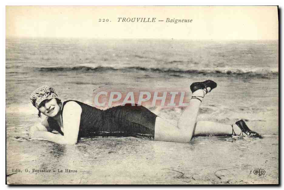 CPA Fantaisie Femme Maillot de bain Trouville