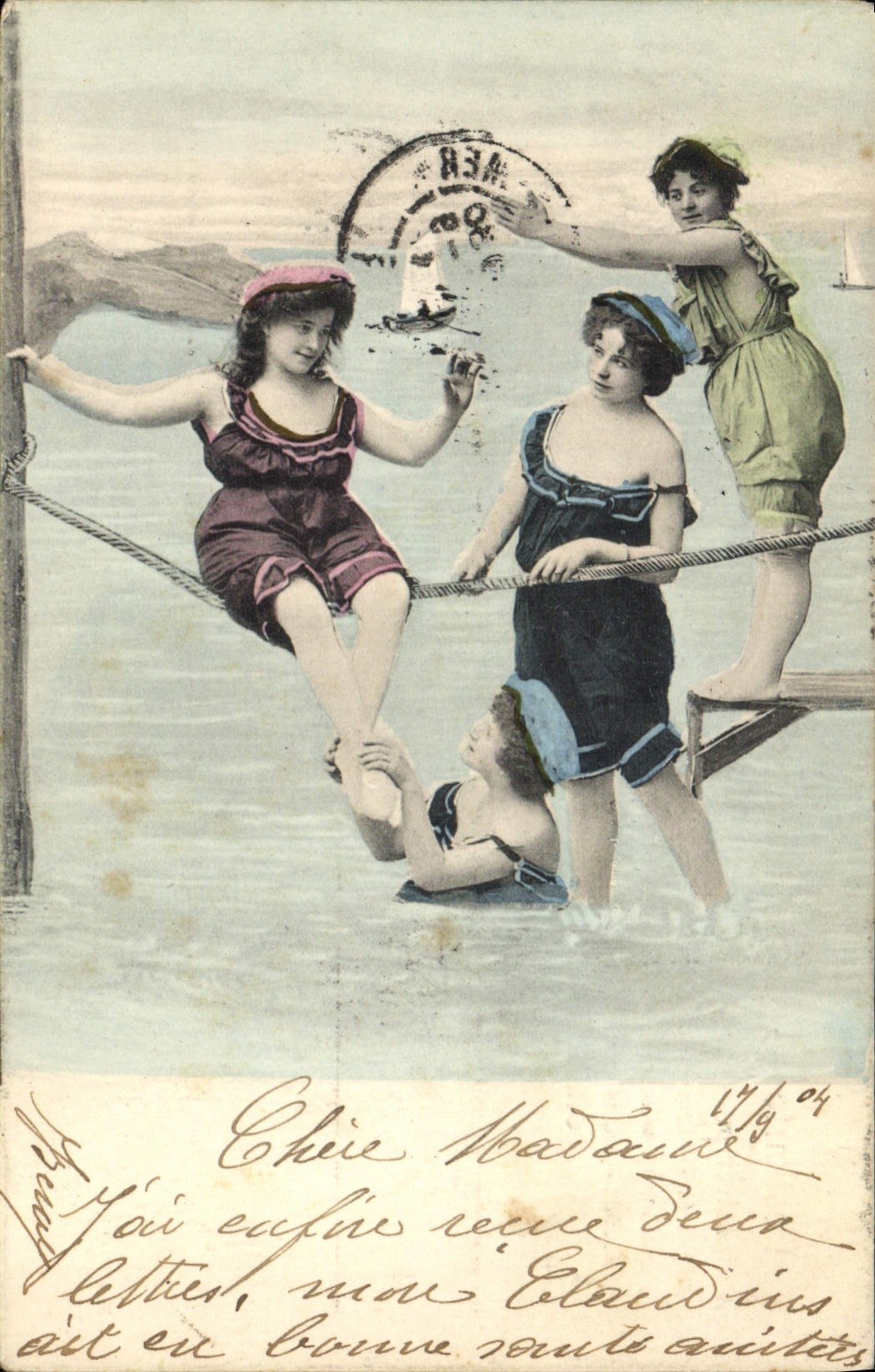 Drie jonge meisjes die aan de touwspelletjes doen bij het water — Toulon, 1904 — Universelle Postunie
