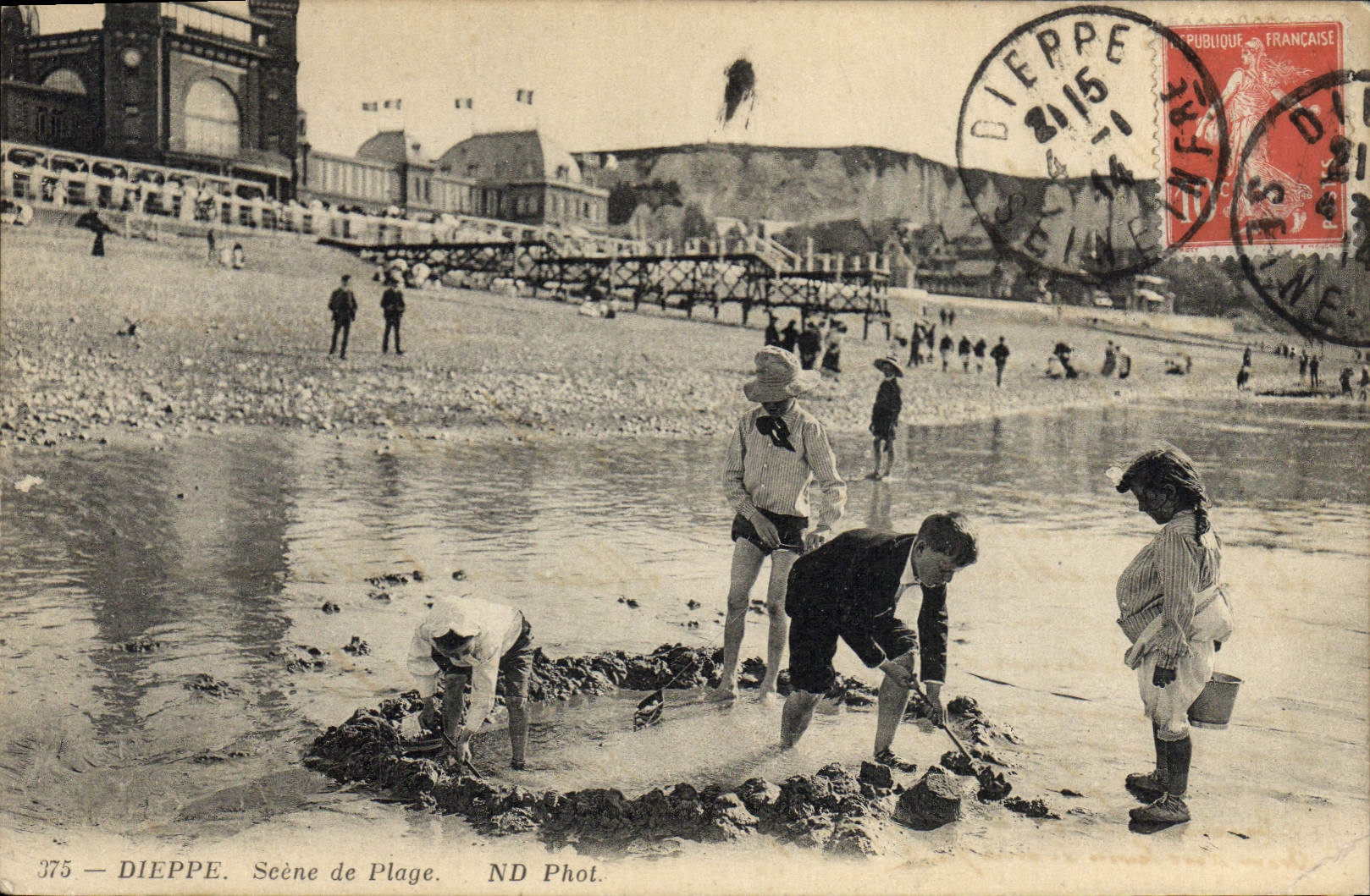 CPA Fantaisie Dieppe Scene de plage Enfants