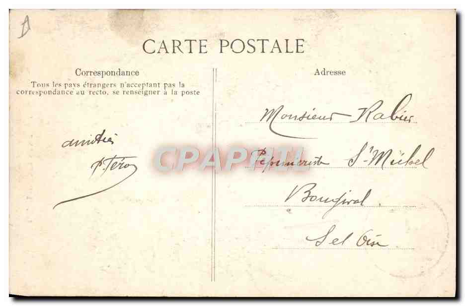 En Bretagne — Jeune Bretonne et son porte-bonheur — Reverso