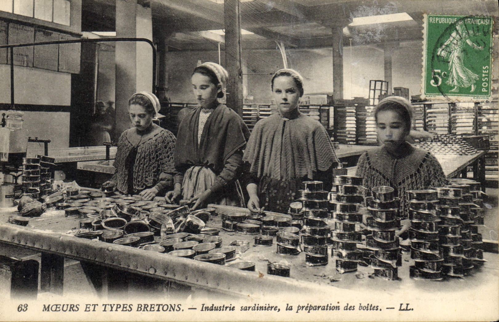 Mœurs et Types Bretons — Industrie sardinière, la préparation des boîtes — LL. n°63