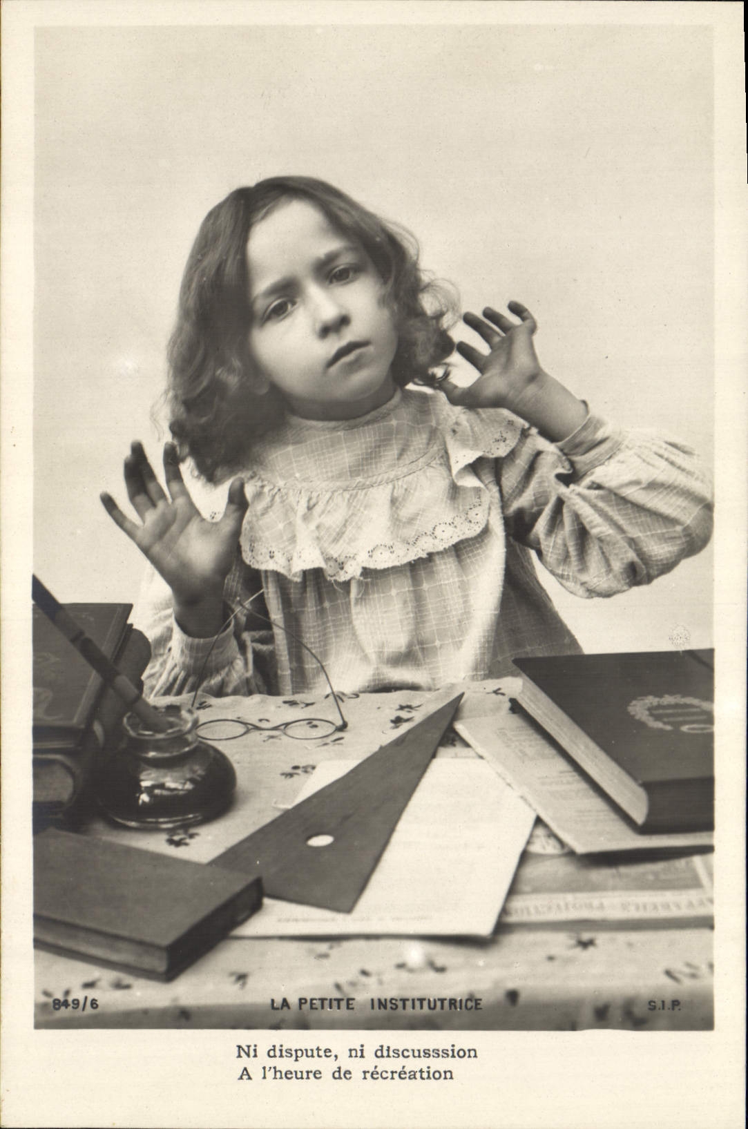 CPA Fantaisie Enfant La petite institutrice