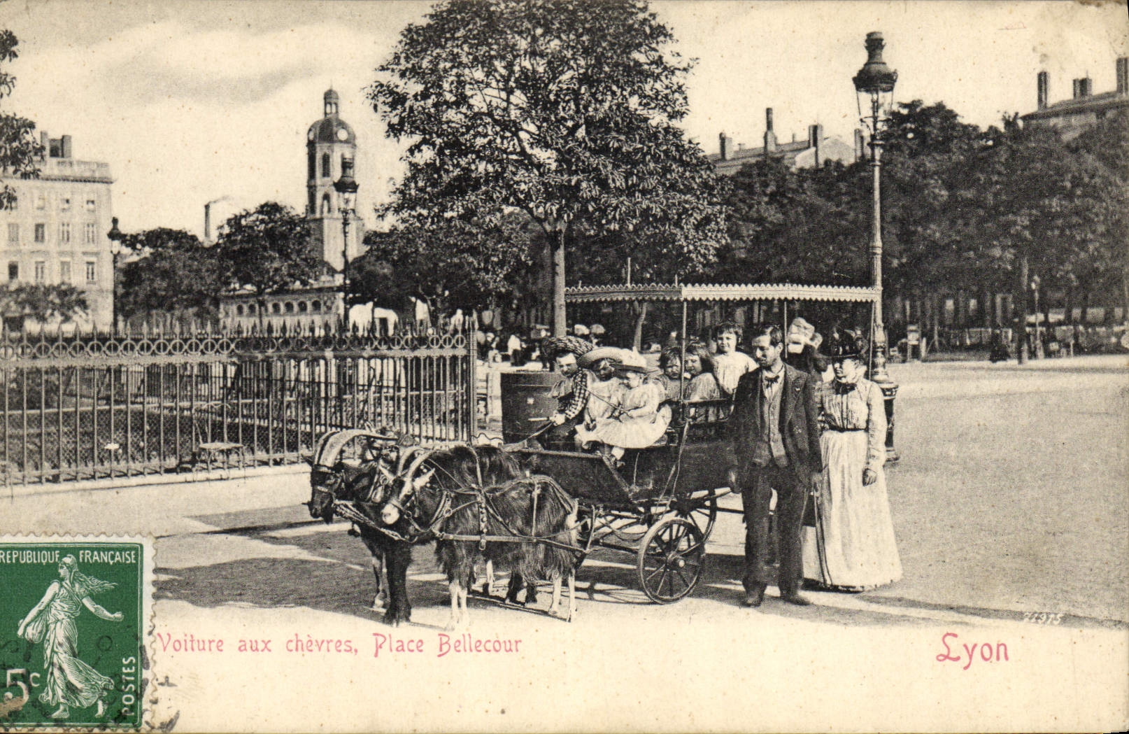 Voiture aux chèvres, Place Bellecour — Lyon — éditeur inconnu, n° de série 7193