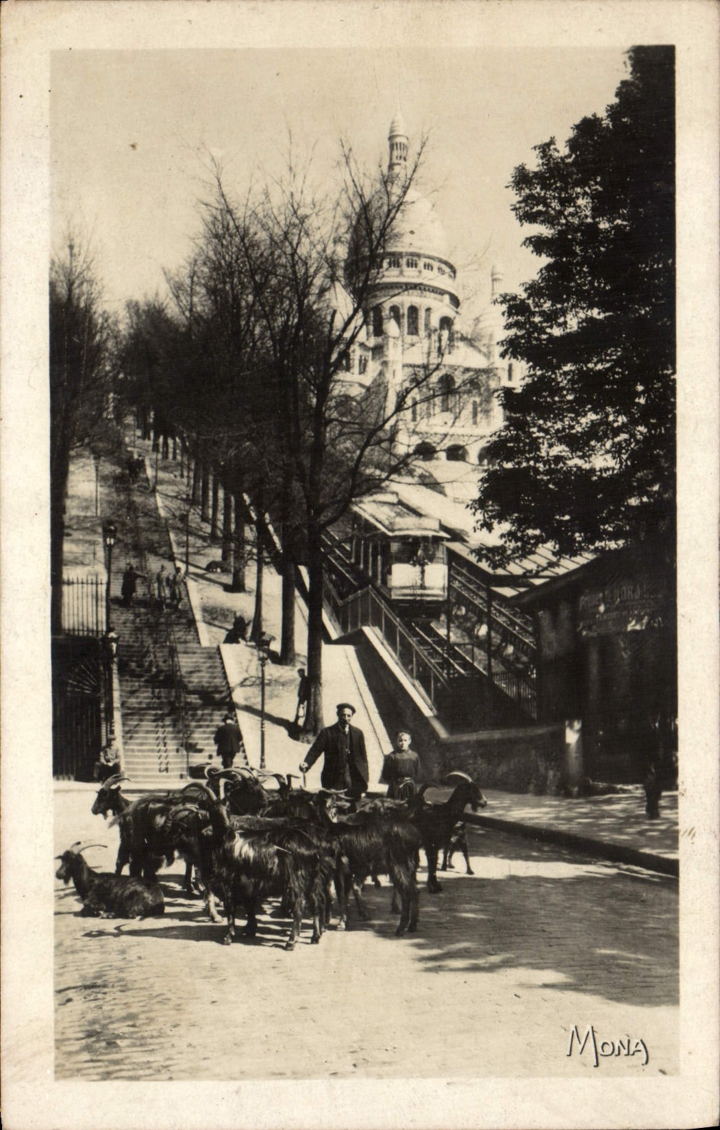 Le Chevrier de Montmartre — près du funiculaire et la Basilique du Sacré-Cœur — éditeur Mona, n° 1152