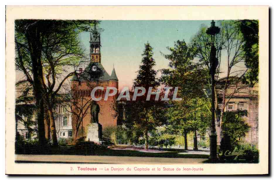 CPA Toulouse Le donjon du Capitole et la statue de Jean Jaures