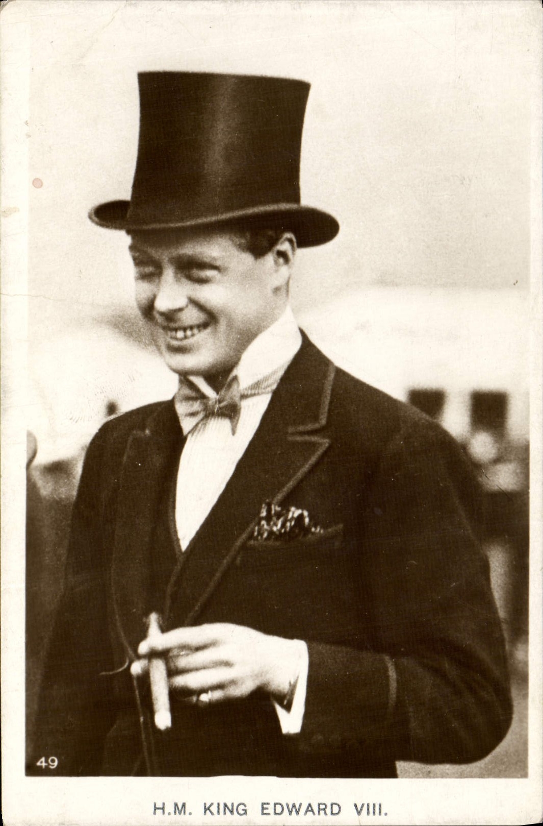 H.M. KING EDWARD VIII — en tenue de soirée avec chapeau haut de forme — carte postale n°49
