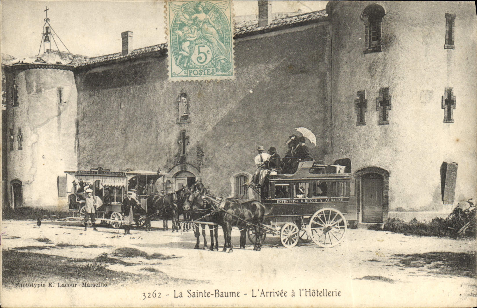 La Sainte-Baume — L'Arrivée à l'Hôtellerie — Fototipia E. Lacour, Marsiglia, n° 3262