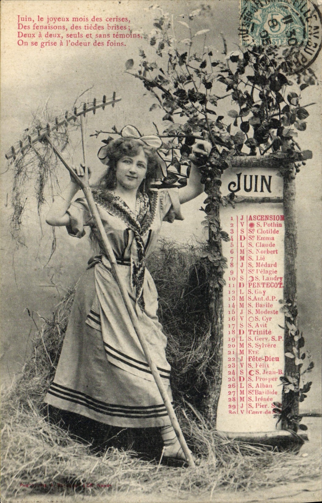 Frau im Landhaus-Outfit mit Sichel — Kalender für den Juni — Verlag P. L. G. N. (Nr. 27)