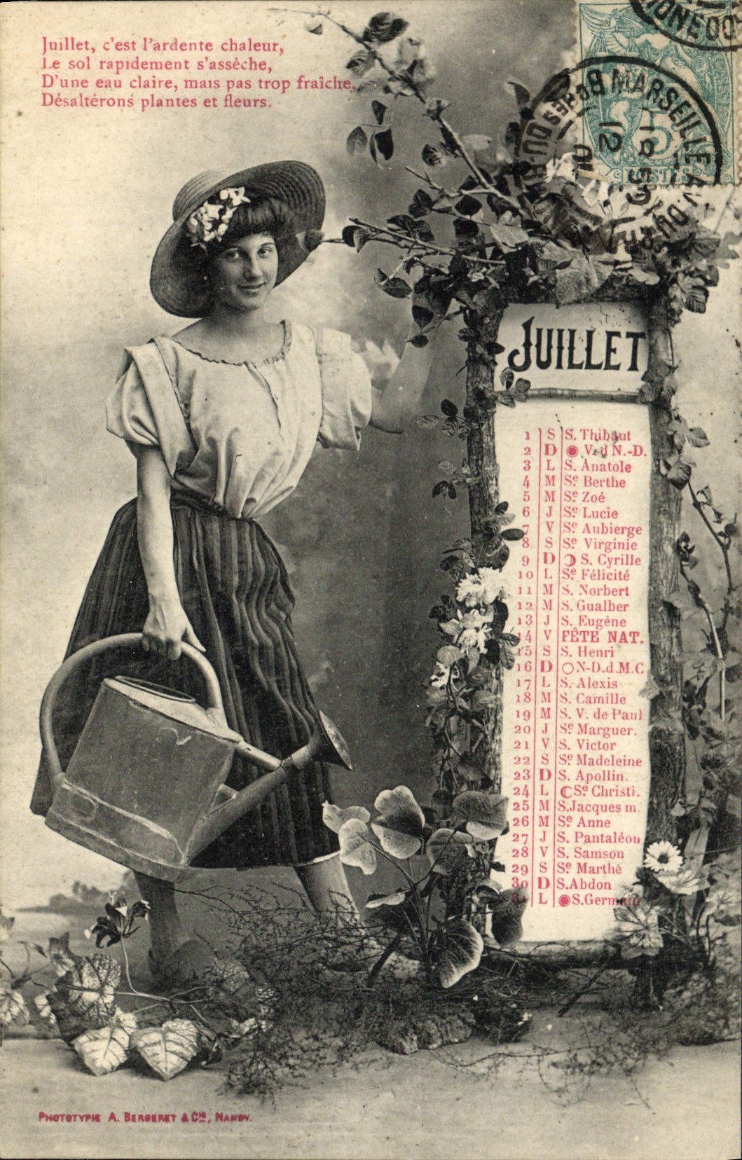 Mujer regando plantas — calendario de julio — Fototipia A. Bergeret & Cie, Nancy