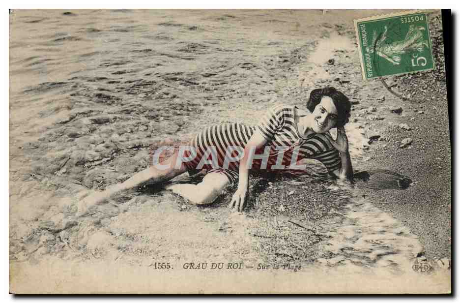 CPA Fantaisie Femme Maillot de Bain Grau du Roi Sur la plage