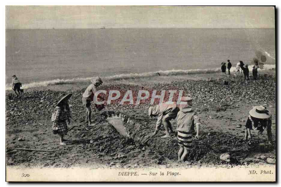 CPA Fantaisie Dieppe sur la plage 
