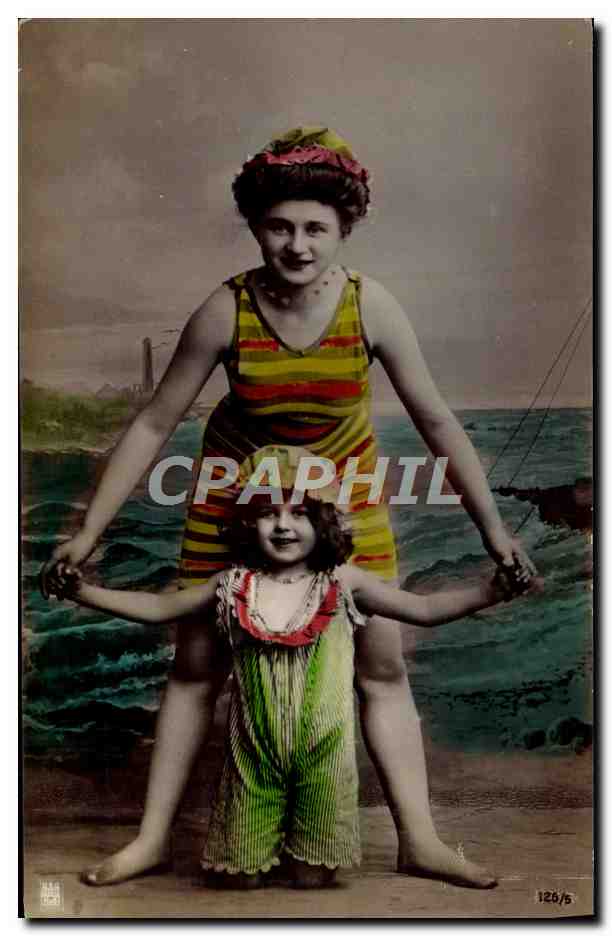 CPA Fantaisie Femme Maillot de Bain Enfant