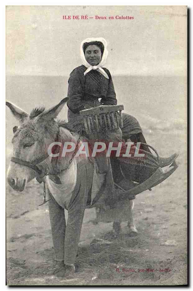 CPA Ane Mule Ile de Re Deux en culottes Femme 