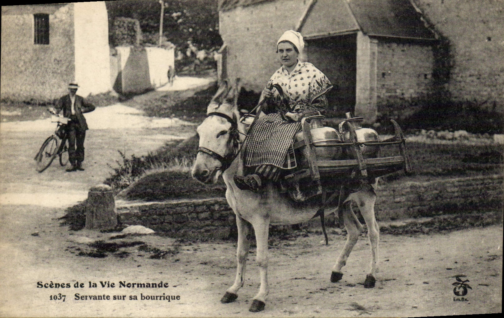 CPA Ane Mule Normandie Servante sur sa bourrique
