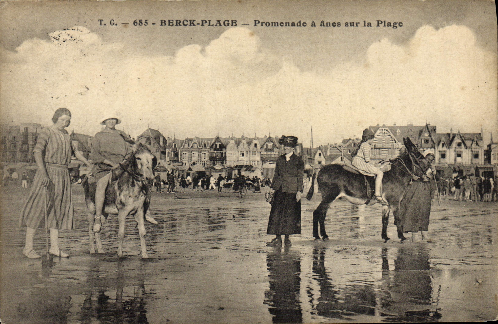 CPA Ane Mule Berck Plage Promenade a anes sur la plage 