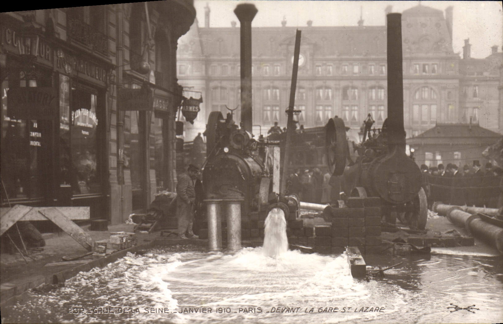 Crue de la Seine — Janvier 1910 — Paris, devant la Gare Saint-Lazare