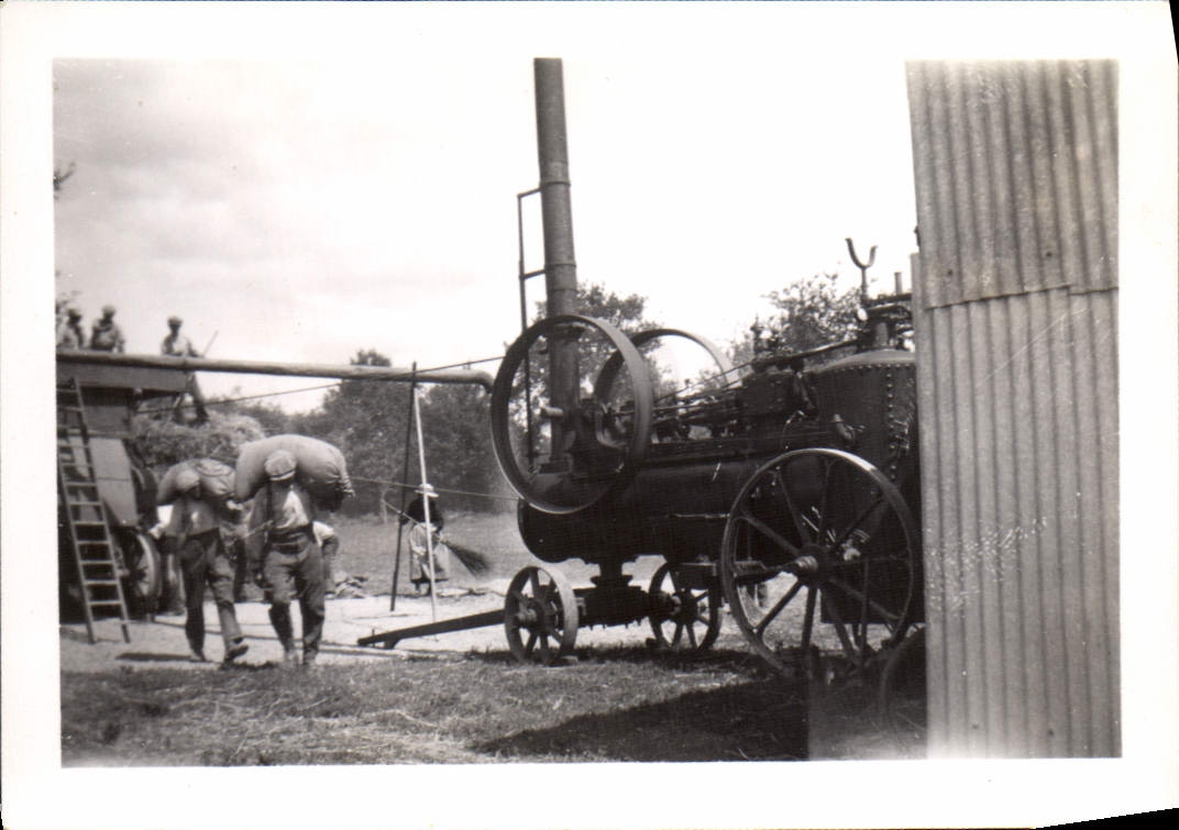 Photo Locomobile Machine dans les champs