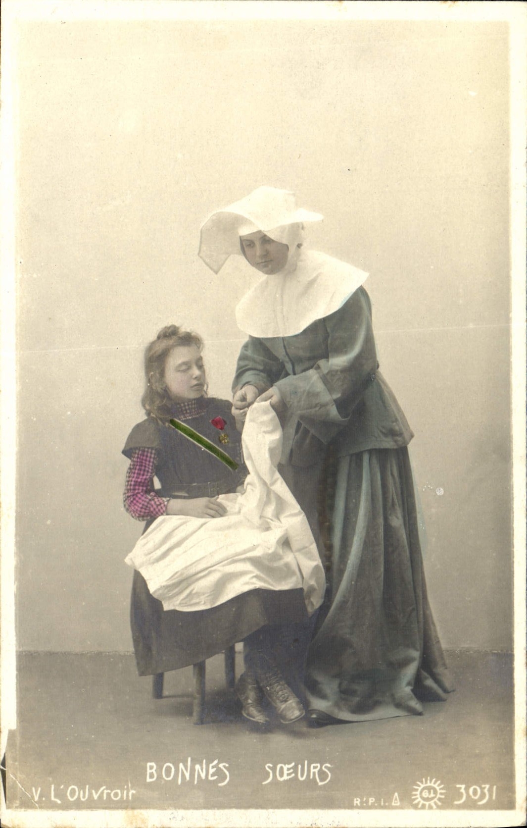 CPA Bonnes soeurs Folklore Femme 